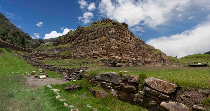 Chavín huántar temple model site peru chavin archaeological author khan academy ap history nc sa cc